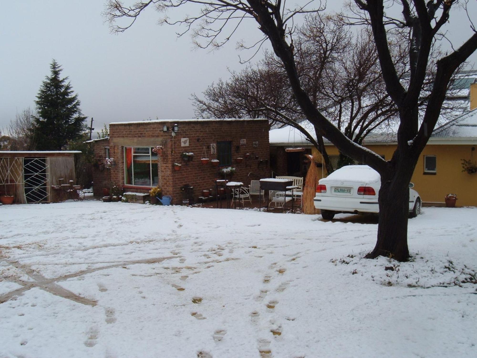 Karma Backpackers Hostel Kestell Exterior foto